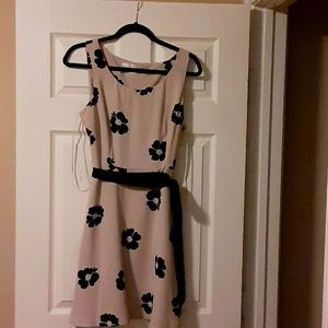 A cute floral dress sz 12 with pockets!?
